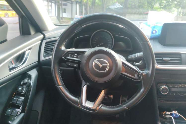 Used Mazda 3 Axela 2017 Hatchback 2.0L Automatic Luxury Model China VI Standard Steering Wheel