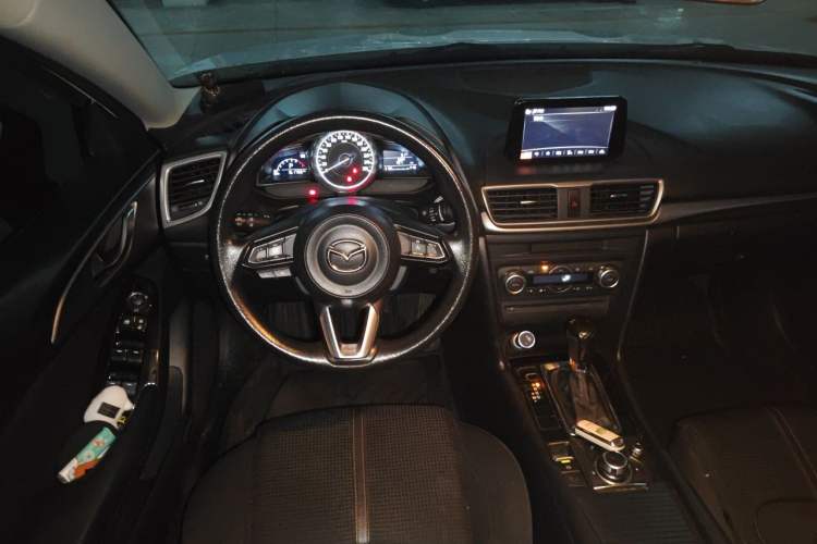 Used Mazda 3 Axela 2017 Sedan 1.5L Automatic Luxury Model Emission Standard China V Steering Wheel