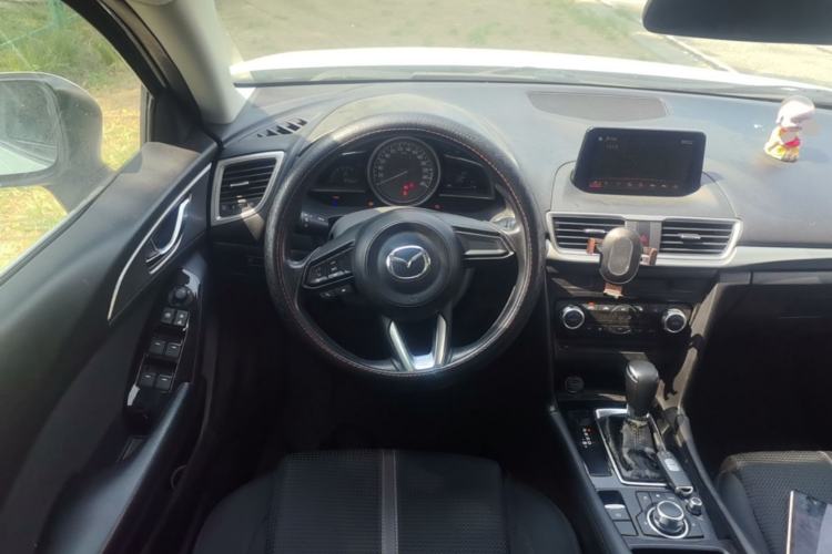 Used Mazda 3 Axela 2017 Hatchback 1.5L Automatic Luxury Model Emission Standard China V Steering Wheel