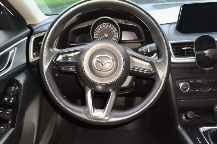 Used Mazda 3 Axela 2017 Sedan 1.5L Automatic Prestige Model China VI Standard Steering Wheel