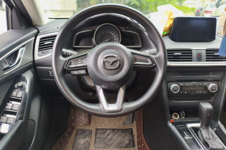 Used Mazda 3 Axela 2017 Sedan 1.5L Automatic Luxury Model Emission Standard China V Steering Wheel