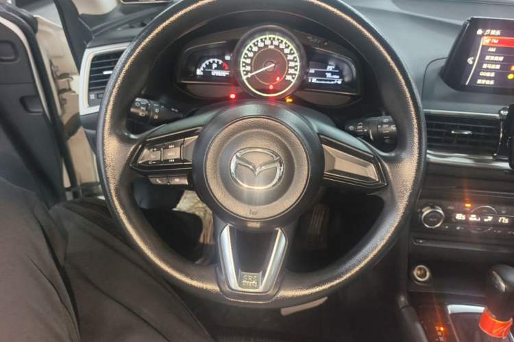 Used Mazda 3 Axela 2017 Hatchback 1.5L Automatic Luxury Model Emission Standard China V Steering Wheel