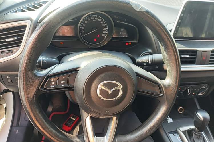 Used Mazda 3 Axela 2017 Sedan 1.5L Automatic Comfort Model Emission Standard China V Steering Wheel