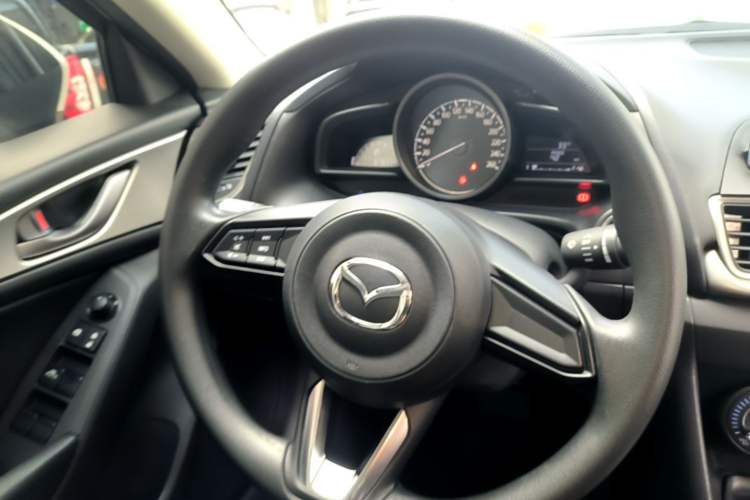 Used Mazda 3 Axela 2017 Sedan 1.5L Automatic Comfort Model Emission Standard China V Steering Wheel
