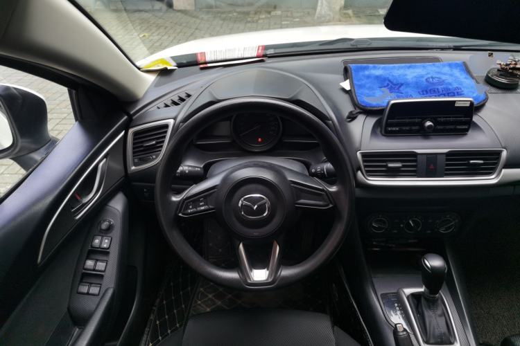 Used Mazda 3 Axela 2017 Sedan 1.5L Automatic Comfort Model Emission Standard China V Steering Wheel