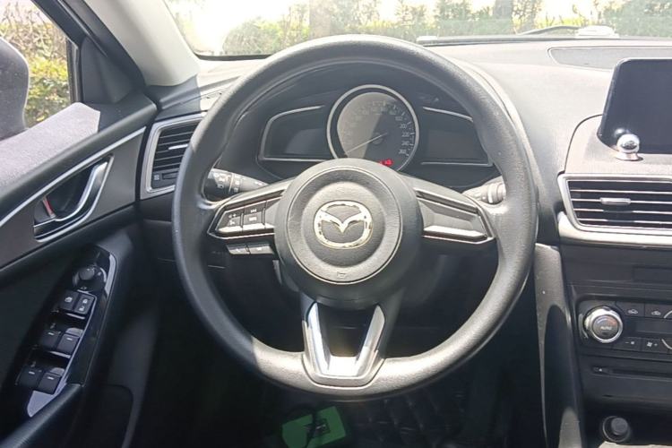 Used Mazda 3 Axela 2017 Hatchback 1.5L Automatic Luxury Model Emission Standard China V Steering Wheel