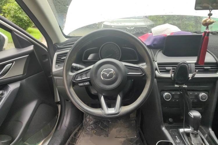Used Mazda 3 Axela 2017 Sedan 1.5L Automatic Luxury Model Emission Standard China V Steering Wheel