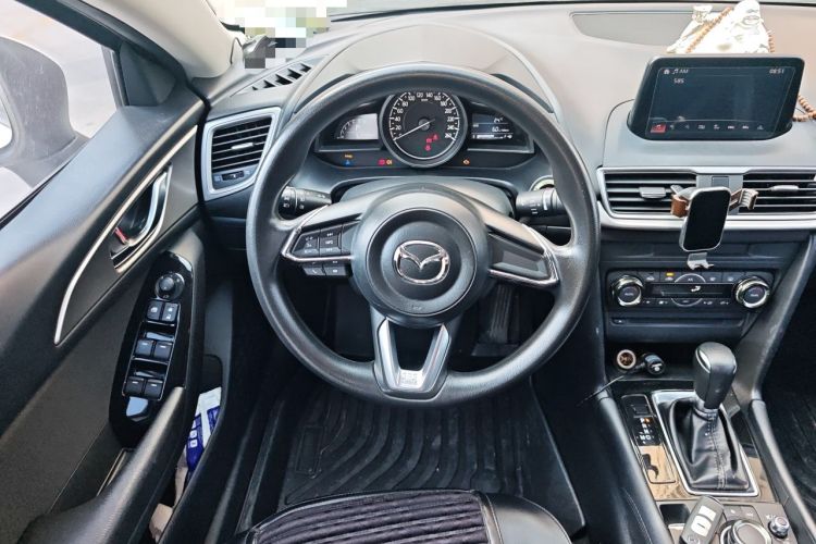 Used Mazda 3 Axela 2017 Sedan 1.5L Automatic Luxury Model Emission Standard China V Steering Wheel
