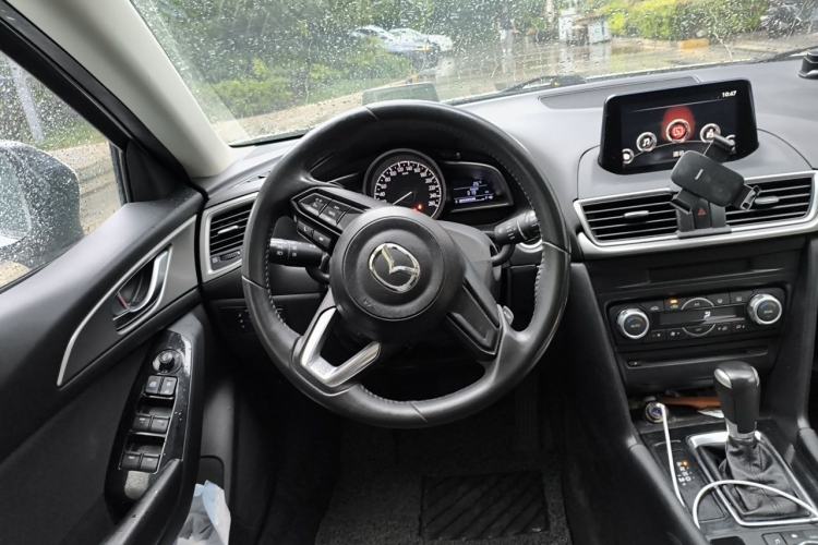 Used Mazda 3 Axela 2017 Hatchback 2.0L Automatic Luxury Model Emission Standard China V Steering Wheel