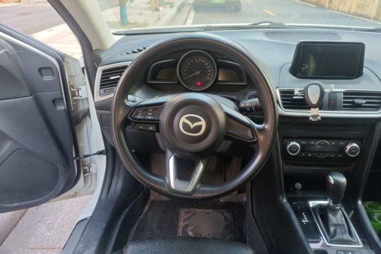 Used Mazda 3 Axela 2017 Sedan 1.5L Automatic Luxury Model Emission Standard China V Steering Wheel
