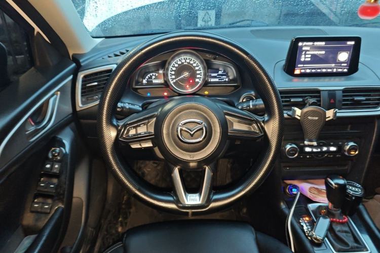 Used Mazda 3 Axela 2017 Sedan 1.5L Automatic Luxury Model Emission Standard China V Steering Wheel