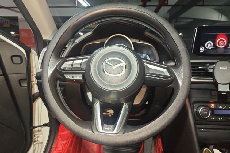 Used Mazda 3 Axela 2017 Sedan 1.5L Automatic Luxury Model Emission Standard China V Steering Wheel