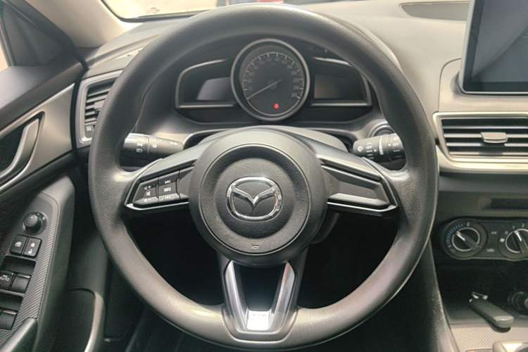 Used Mazda 3 Axela 2017 Hatchback 1.5L Automatic Comfort Model Emission Standard China V Steering Wheel