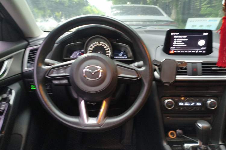Used Mazda 3 Axela 2017 Sedan 1.5L Automatic Luxury Model Emission Standard China V Steering Wheel