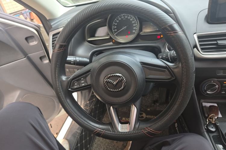 Used Mazda 3 Axela 2017 Hatchback 1.5L Automatic Comfort Model Emission Standard China V Steering Wheel