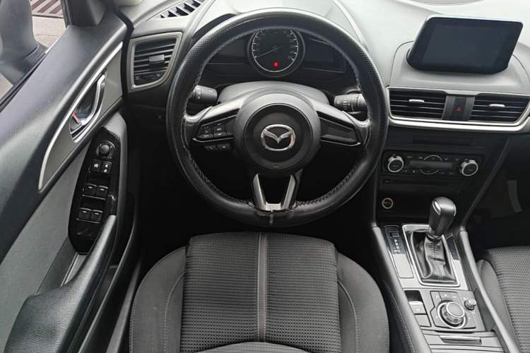Used Mazda 3 Axela 2017 Sedan 1.5L Automatic Luxury Model Emission Standard China V Steering Wheel