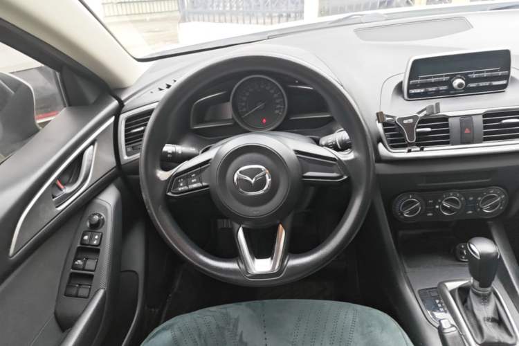 Used Mazda 3 Axela 2017 Hatchback 1.5L Automatic Comfort Model Emission Standard China V Steering Wheel