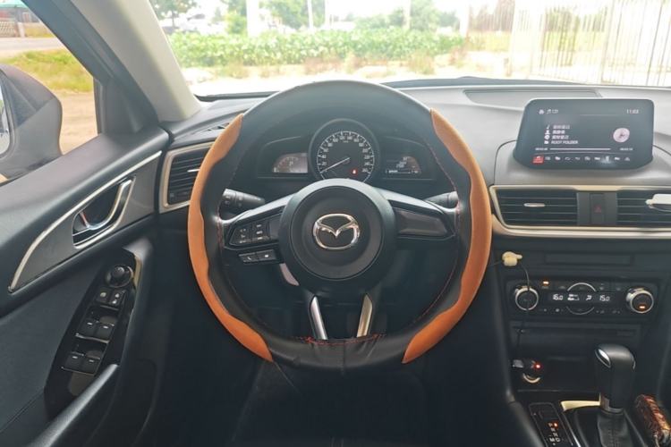 Used Mazda 3 Axela 2017 Sedan 1.5L Automatic Luxury Model Emission Standard China V Steering Wheel
