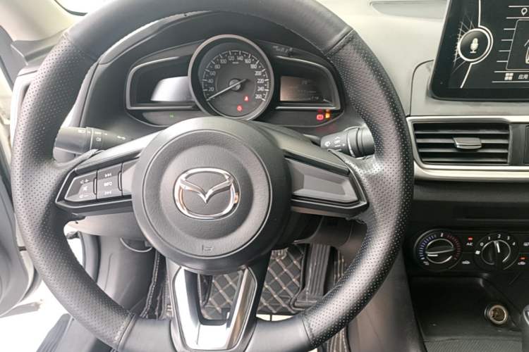 Used Mazda 3 Axela 2017 Sedan 1.5L Automatic Comfort Model Emission Standard China V Steering Wheel