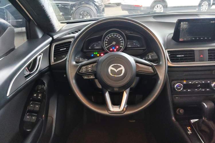Used Mazda 3 Axela 2017 Sedan 1.5L Automatic Luxury Model Emission Standard China V Steering Wheel