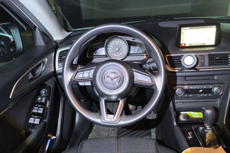 Used Mazda 3 Axela 2017 Hatchback 1.5L Automatic Luxury Model Emission Standard China V Steering Wheel
