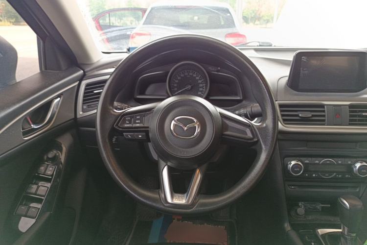 Used Mazda 3 Axela 2017 Sedan 1.5L Automatic Luxury Model Emission Standard China V Steering Wheel