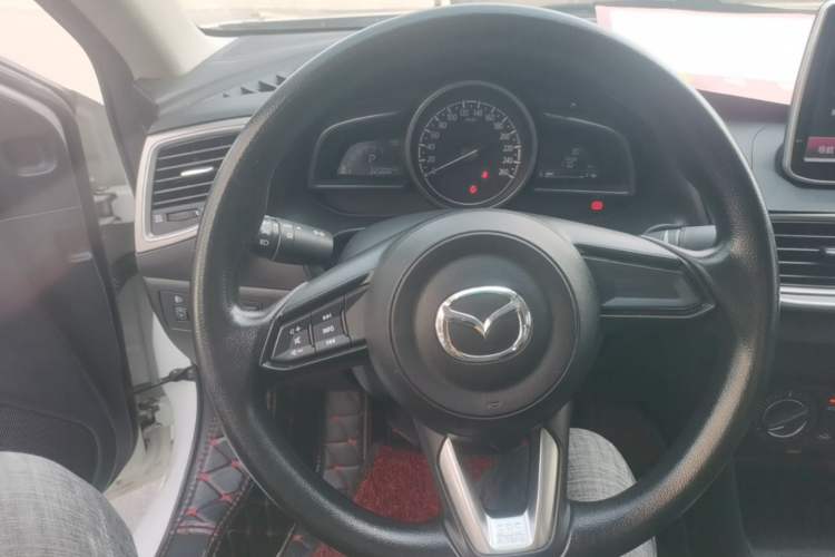 Used Mazda 3 Axela 2017 Sedan 1.5L Automatic Comfort Model Emission Standard China V Steering Wheel