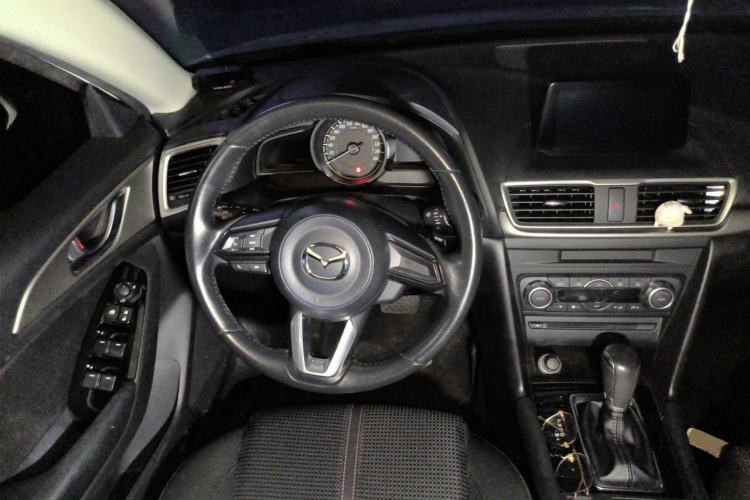 Used Mazda 3 Axela 2017 Hatchback 2.0L Automatic Luxury Model China VI Standard Steering Wheel
