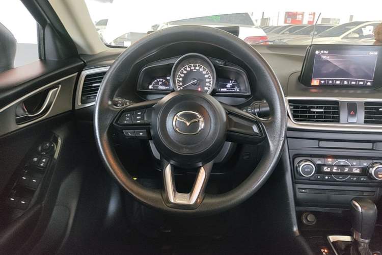 Used Mazda 3 Axela 2017 Sedan 1.5L Automatic Luxury Model Emission Standard China V Steering Wheel