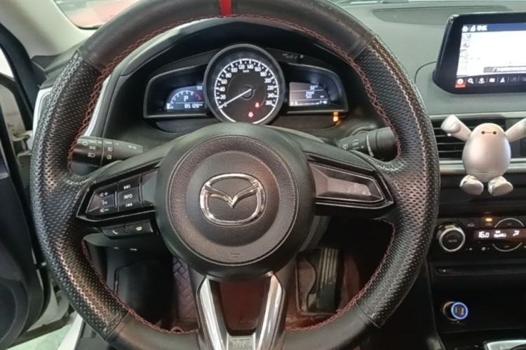 Used Mazda 3 Axela 2017 Sedan 1.5L Automatic Luxury Model Emission Standard China V Steering Wheel