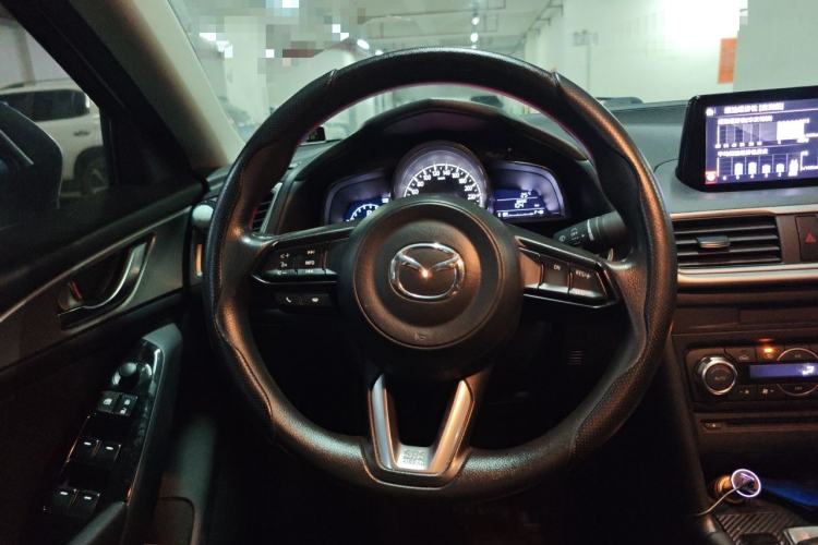 Used Mazda 3 Axela 2017 Sedan 1.5L Automatic Luxury Model Emission Standard China V Steering Wheel