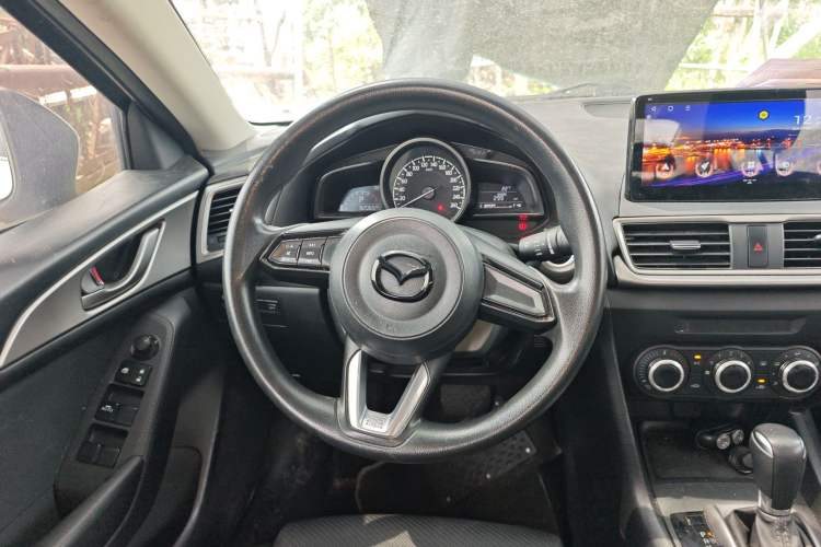 Used Mazda 3 Axela 2017 Sedan 1.5L Automatic Comfort Model Emission Standard China V Steering Wheel