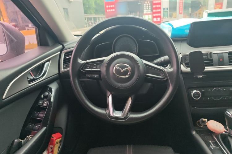Used Mazda 3 Axela 2017 Sedan 1.5L Automatic Luxury Model Emission Standard China V Steering Wheel