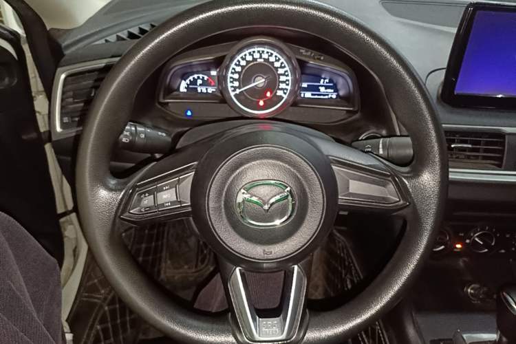 Used Mazda 3 Axela 2017 Sedan 1.5L Automatic Comfort Model Emission Standard China V Steering Wheel
