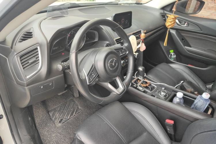 Used Mazda 3 Axela 2017 Sedan 2.0L Automatic Flagship Model China V Standard Steering Wheel