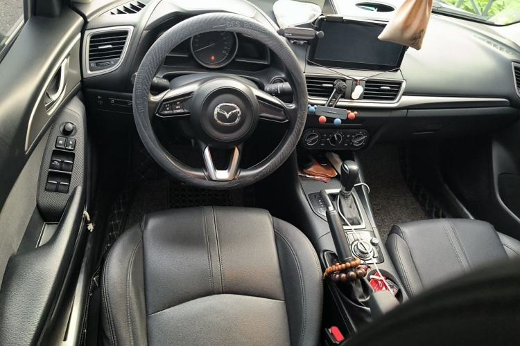 Used Mazda 3 Axela 2017 Sedan 1.5L Automatic Comfort Model Emission Standard China V Steering Wheel