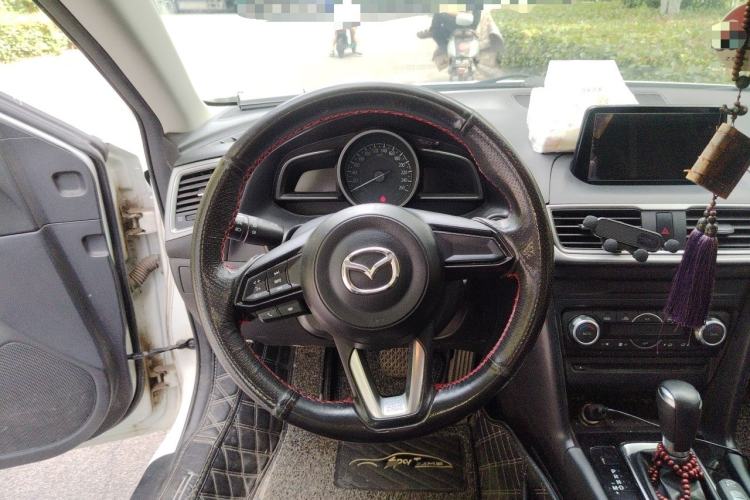 Used Mazda 3 Axela 2017 Sedan 1.5L Automatic Luxury Model Emission Standard China V Steering Wheel