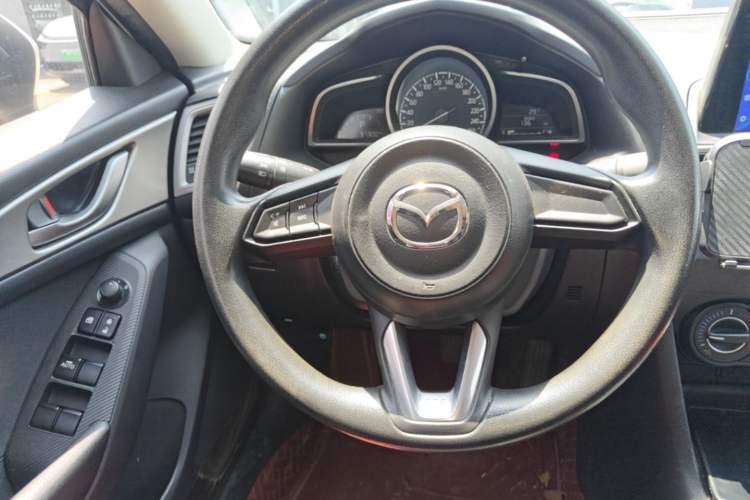 Used Mazda 3 Axela 2017 Sedan 1.5L Automatic Comfort Model Emission Standard China V Steering Wheel