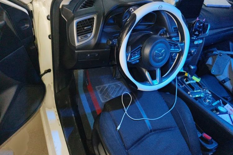 Used Mazda 3 Axela 2017 Sedan 1.5L Automatic Luxury Model Emission Standard China V Steering Wheel
