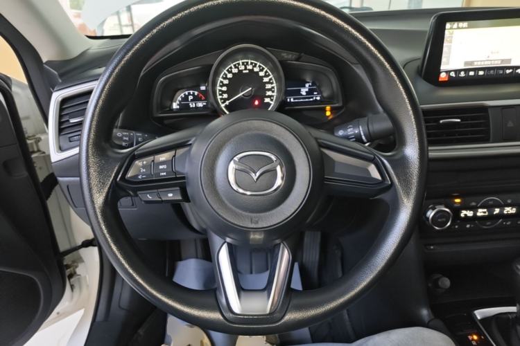 Used Mazda 3 Axela 2017 Sedan 1.5L Automatic Luxury Model Emission Standard China V Steering Wheel