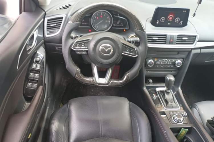 Used Mazda 3 Axela 2017 Hatchback 2.0L Automatic Sport Model China V Emission Standard Steering Wheel