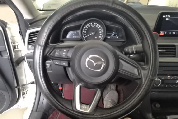 Used Mazda 3 Axela 2017 Sedan 1.5L Automatic Luxury Model Emission Standard China V Steering Wheel