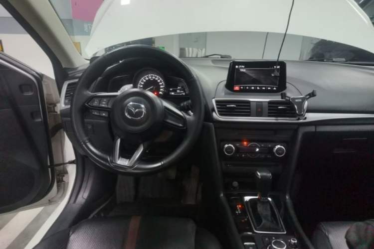 Used Mazda 3 Axela 2017 Sedan 1.5L Automatic Luxury Model Emission Standard China V Steering Wheel