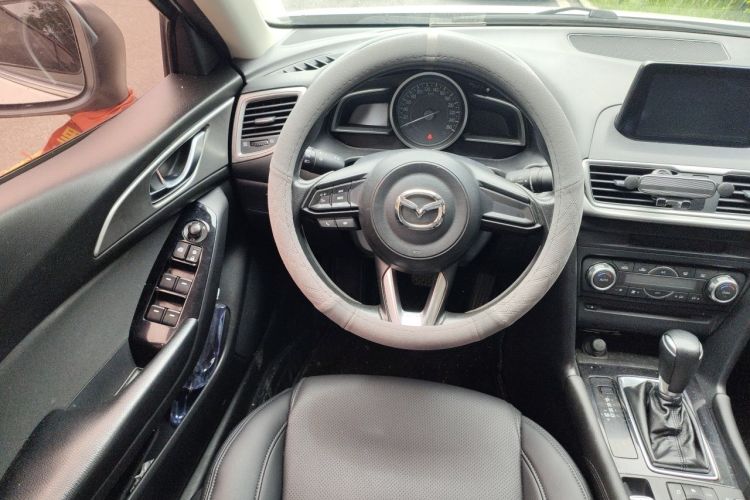 Used Mazda 3 Axela 2017 Sedan 1.5L Automatic Luxury Model Emission Standard China V Steering Wheel