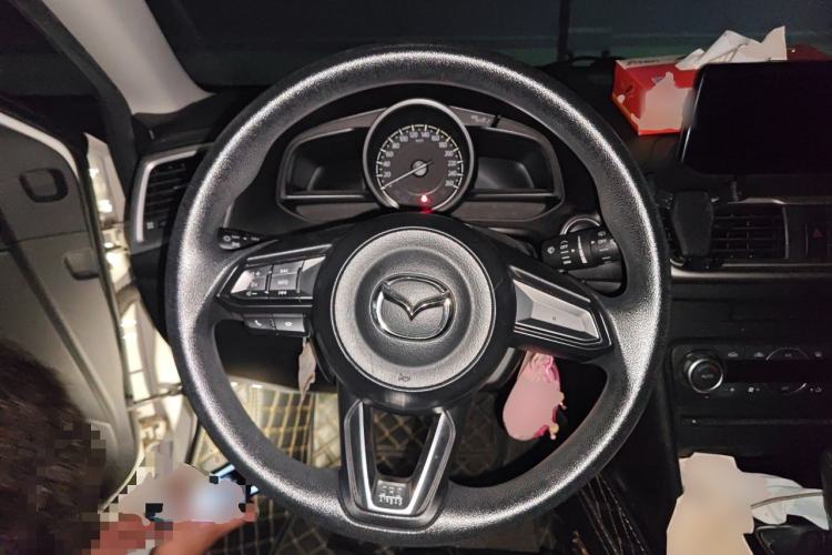 Used Mazda 3 Axela 2017 Hatchback 1.5L Automatic Luxury Model Emission Standard China V Steering Wheel
