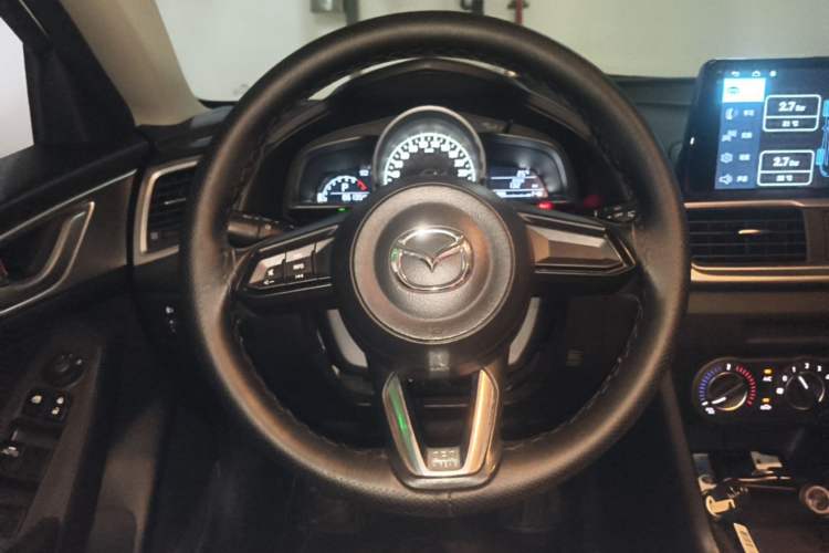 Used Mazda 3 Axela 2017 Hatchback 1.5L Automatic Comfort Model Emission Standard China V Steering Wheel