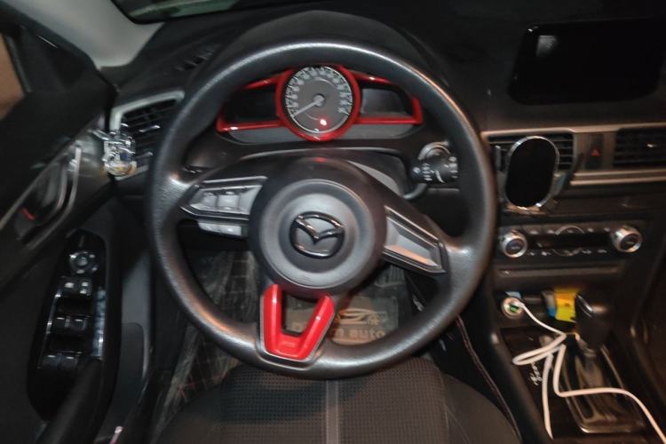 Used Mazda 3 Axela 2017 Hatchback 1.5L Automatic Luxury Model Emission Standard China V Steering Wheel