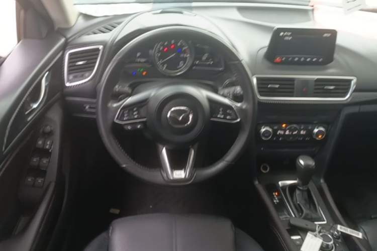 Used Mazda 3 Axela 2017 Hatchback 2.0L Automatic Sport Model China V Emission Standard Steering Wheel