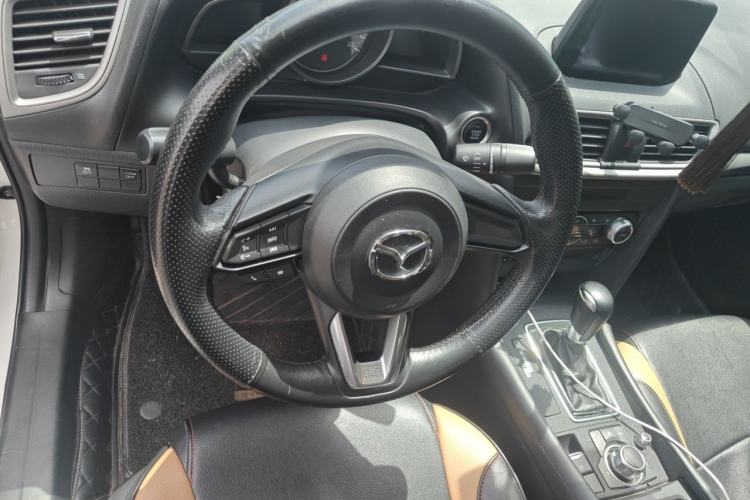 Used Mazda 3 Axela 2017 Sedan 1.5L Automatic Luxury Model Emission Standard China V Steering Wheel