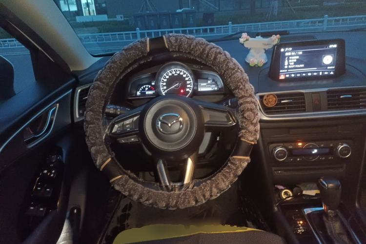 Used Mazda 3 Axela 2017 Sedan 1.5L Automatic Luxury Model Emission Standard China V Steering Wheel
